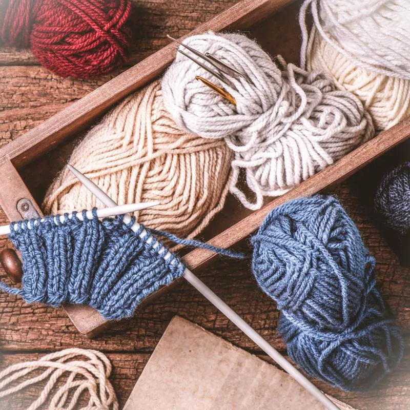 Bild zu: Stricken und Häkeln