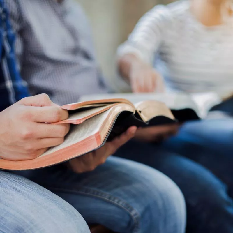 Bild zu: Bibelkreis bei Kaffee und Kuchen